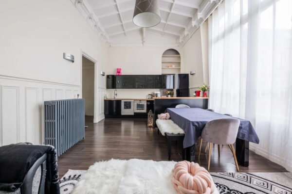 3BDR, 3 BTH,3WC,jacuzzi,yard,prime location